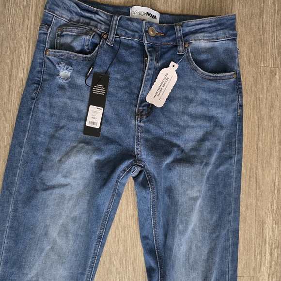 Jeans - Picture 3 of 4